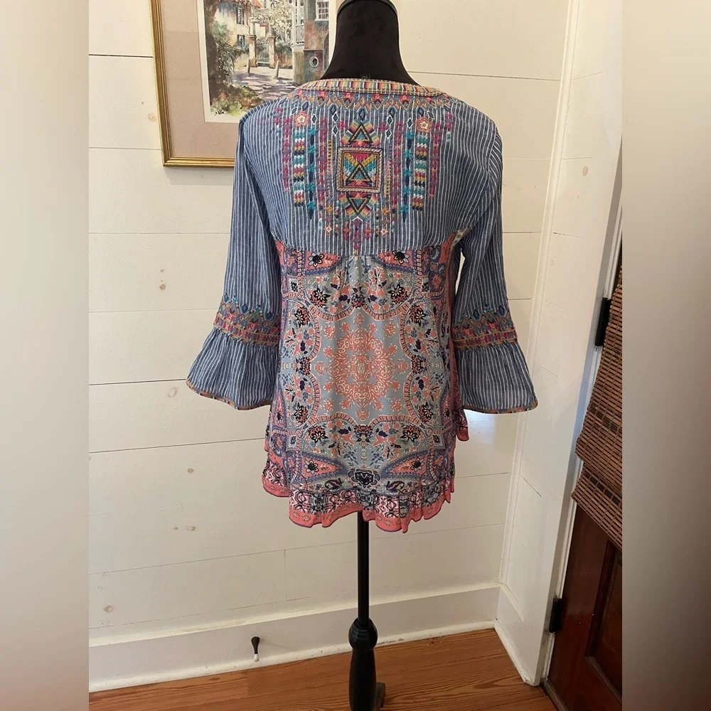 John.Mark V-neck, pullover, top size small embroidered front back and sleeves - Picture 3 of 11